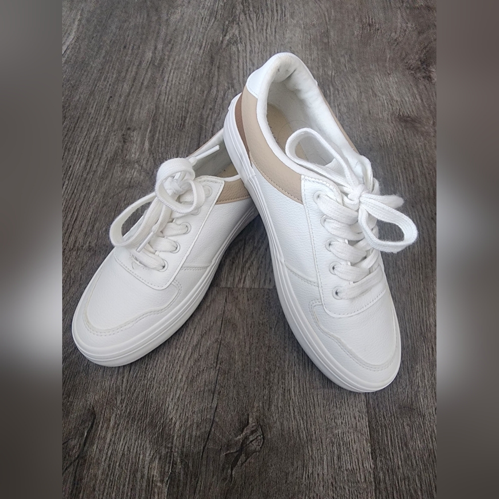 New Nautica White Leather Sneakers, With Memory Foam Insoles.  Size 7